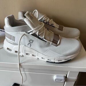 On cloudnova 2 sneakers 8.5M/10W